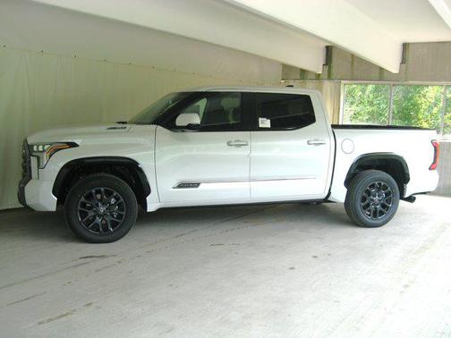 2025 Toyota Tundra Hybrid Platinum