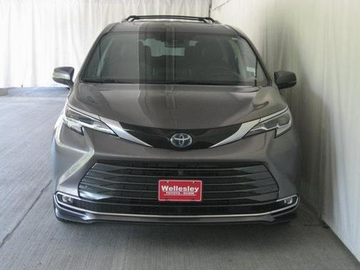 2022 Toyota Sienna Platinum 7 Passenger