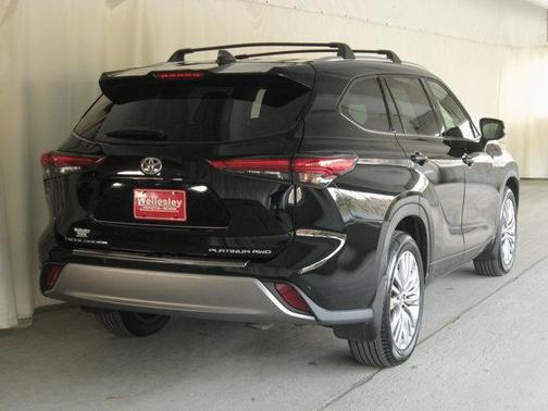 2023 Toyota Highlander Platinum