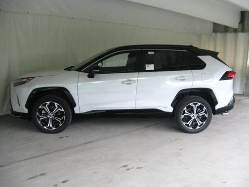 2025 Toyota RAV4 Hybrid SE
