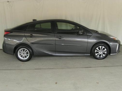 2021 Toyota Prius LE