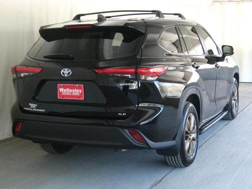 2023 Toyota Highlander Hybrid XLE