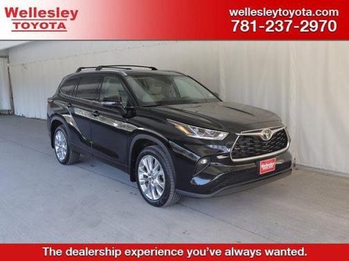 Midnight Black Metallic 2023 Toyota Highlander Limited