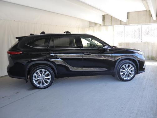 Midnight Black Metallic 2023 Toyota Highlander Limited