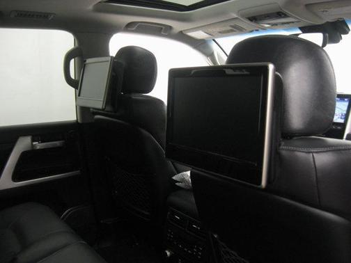 2017 Toyota Land Cruiser Base