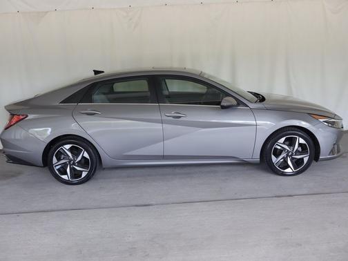 Fluid Metal 2022 Hyundai ELANTRA Limited