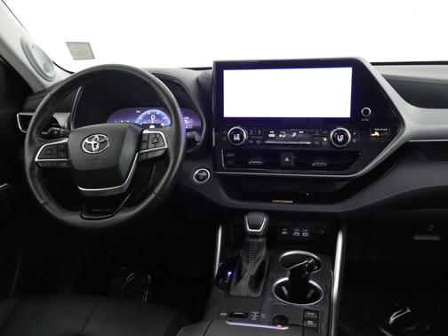 Magnetic Gray Metallic 2024 Toyota Highlander Hybrid Platinum