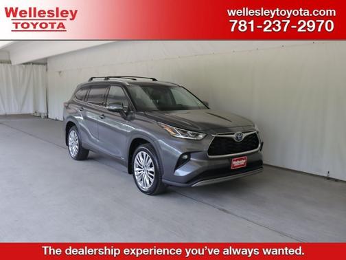 Magnetic Gray Metallic 2024 Toyota Highlander Hybrid Platinum