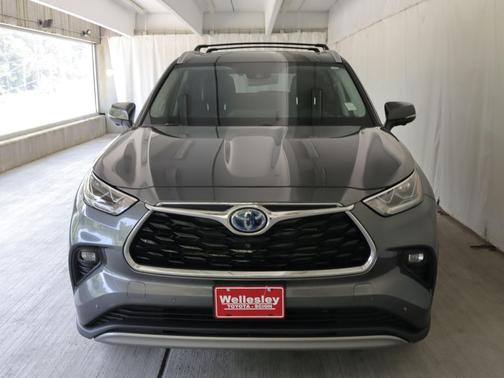 Magnetic Gray Metallic 2024 Toyota Highlander Hybrid Platinum