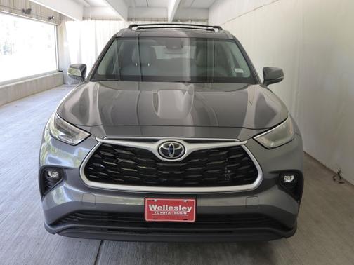 Magnetic Gray Metallic 2023 Toyota Highlander XLE