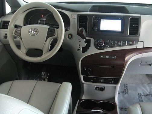 2013 Toyota Sienna XLE