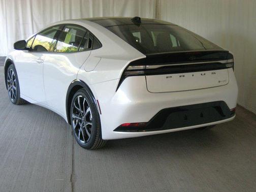 2025 Toyota Prius L
