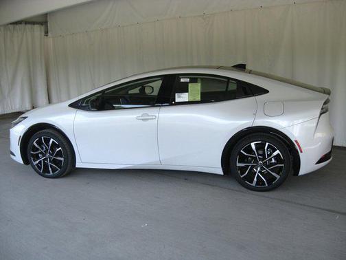 2025 Toyota Prius L