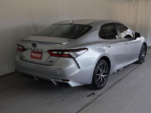 Celestial Silver Metallic 2021 Toyota Camry SE