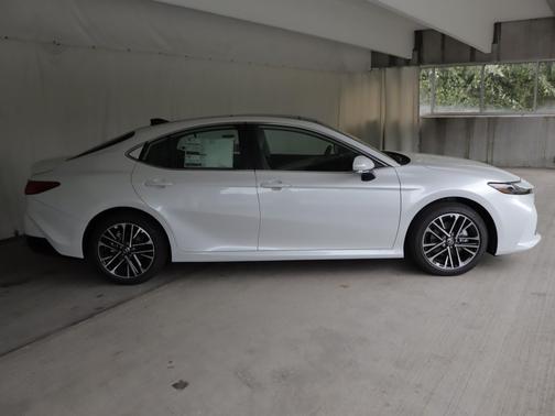 Wind Chill Pearl 2026 Toyota Camry XLE