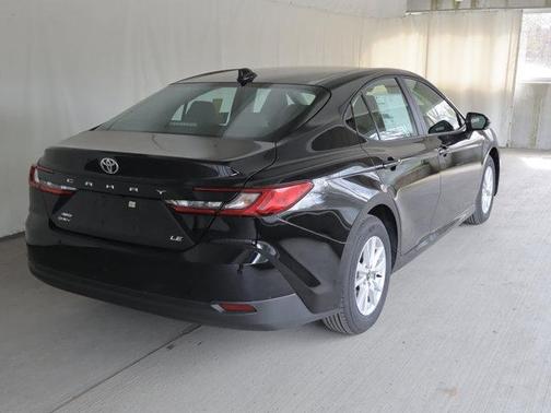 Midnight Black Met 2026 Toyota Camry LE