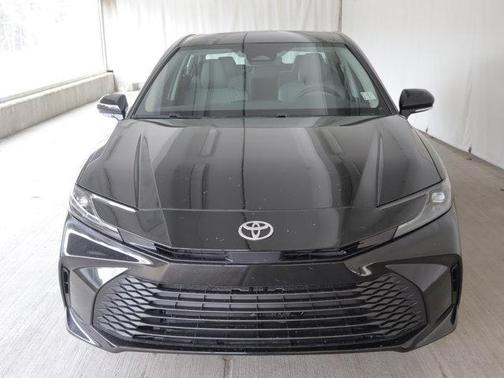 Midnight Black Met 2026 Toyota Camry LE