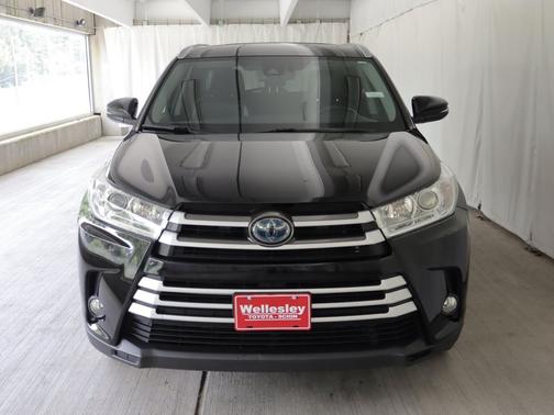 Midnight Black Metallic 2019 Toyota Highlander Hybrid XLE