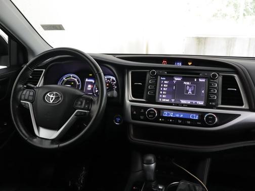 Midnight Black Metallic 2019 Toyota Highlander Hybrid XLE