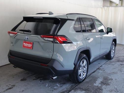 2022 Toyota RAV4 Hybrid XLE