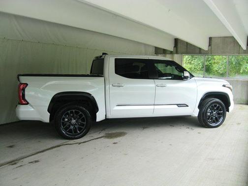 2024 Toyota Tundra Hybrid Platinum