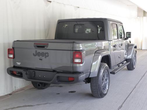 Granite Crystal Metallic Clearcoat 2024 Jeep Gladiator Sport S