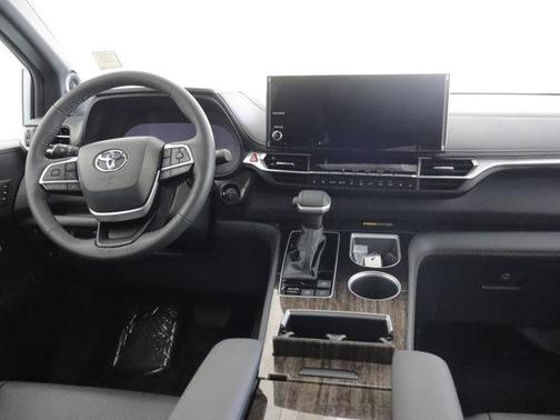 2025 Toyota Sienna Platinum