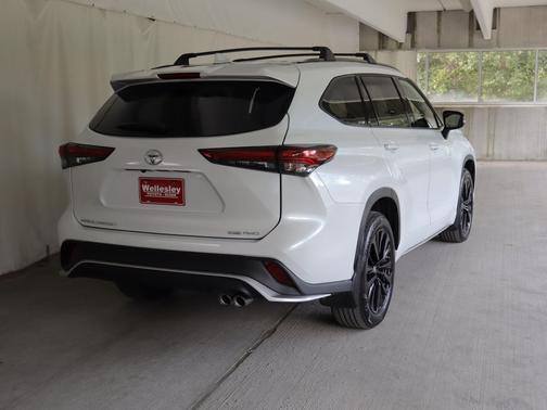 Wind Chill Pearl 2023 Toyota Highlander XSE