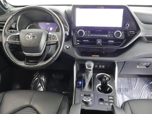 Wind Chill Pearl 2023 Toyota Highlander XSE