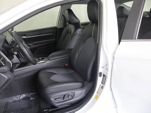 Ice Cap 2024 Toyota Camry SE