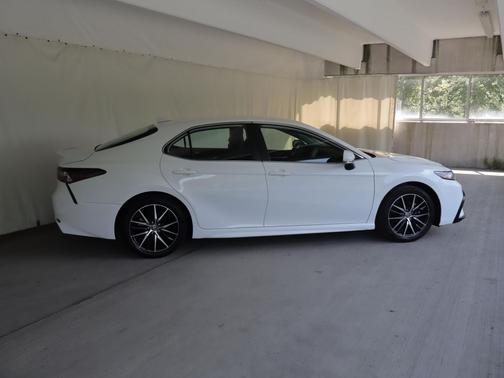 Ice Cap 2024 Toyota Camry SE