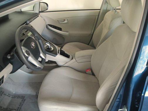 2010 Toyota Prius III