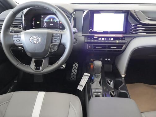 Heavy Metallic 2026 Toyota Camry SE