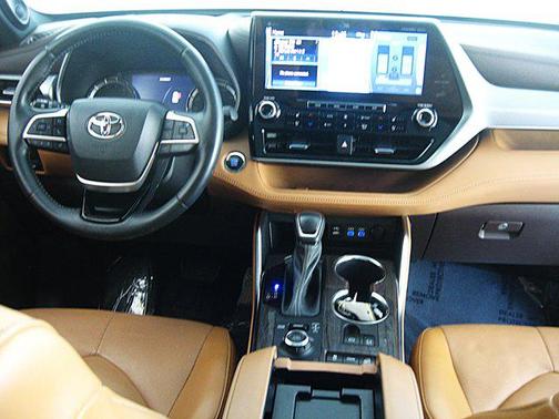 2022 Toyota Highlander Platinum