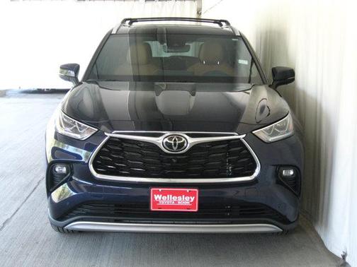2022 Toyota Highlander Platinum