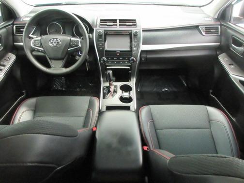 Blue Streak Metallic 2017 Toyota Camry SE