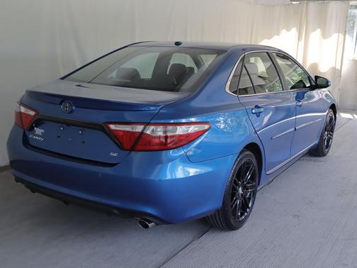 Blue Streak Metallic 2017 Toyota Camry SE