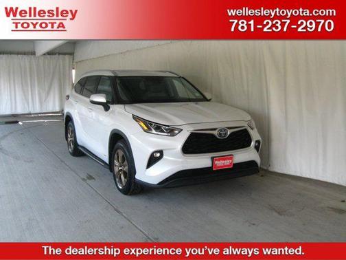 2023 Toyota Highlander Hybrid XLE