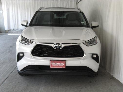 2023 Toyota Highlander Hybrid XLE
