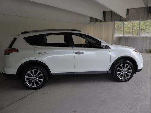 Blizzard Pearl 2017 Toyota RAV4 Hybrid Limited