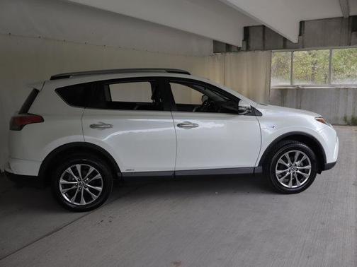 Blizzard Pearl 2017 Toyota RAV4 Hybrid Limited