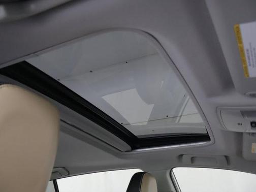 Blizzard Pearl 2017 Toyota RAV4 Hybrid Limited