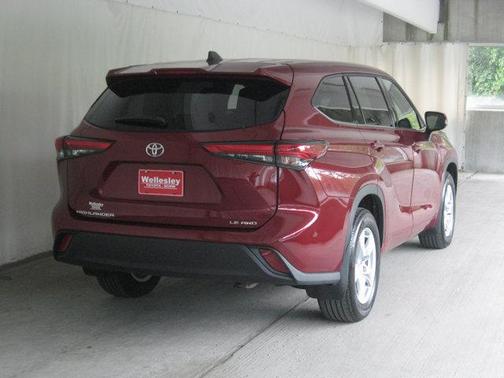 2022 Toyota Highlander LE