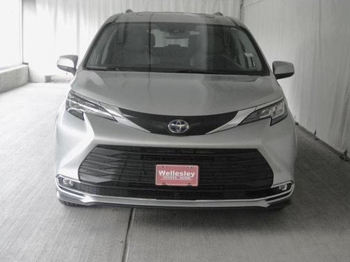 2022 Toyota Sienna XLE 7 Passenger