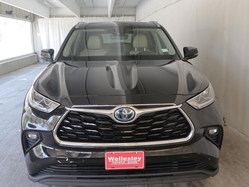 Midnight Black Metallic 2021 Toyota Highlander Hybrid Limited