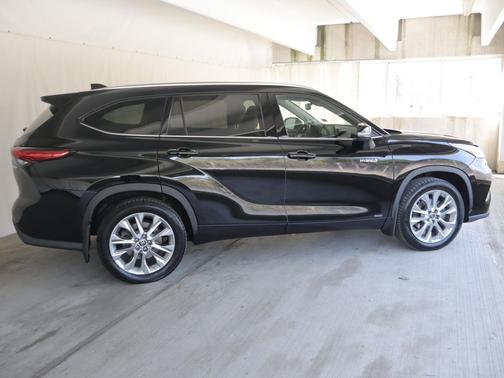 Midnight Black Metallic 2021 Toyota Highlander Hybrid Limited