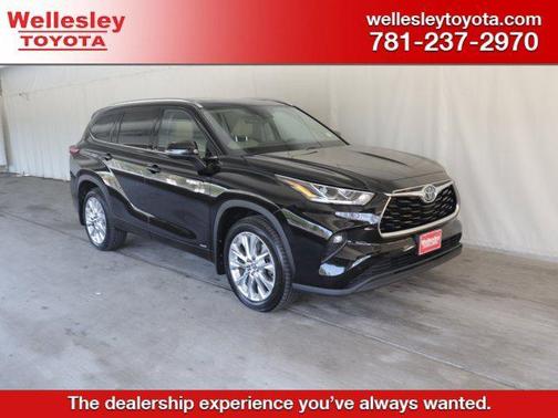 Midnight Black Metallic 2021 Toyota Highlander Hybrid Limited