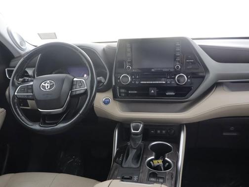 Midnight Black Metallic 2021 Toyota Highlander Hybrid Limited