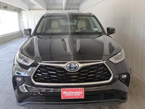 Midnight Black Metallic 2021 Toyota Highlander Hybrid Limited