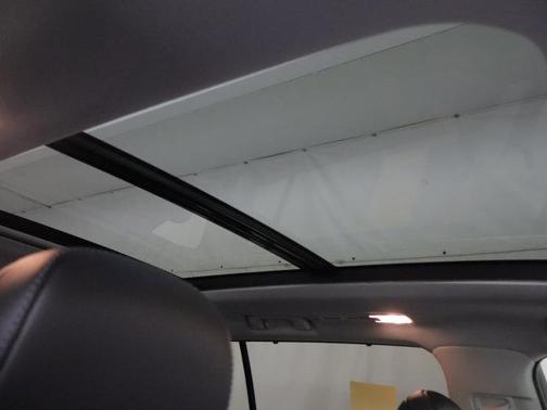 Midnight Black Met 2026 Toyota Highlander Hybrid Platinum